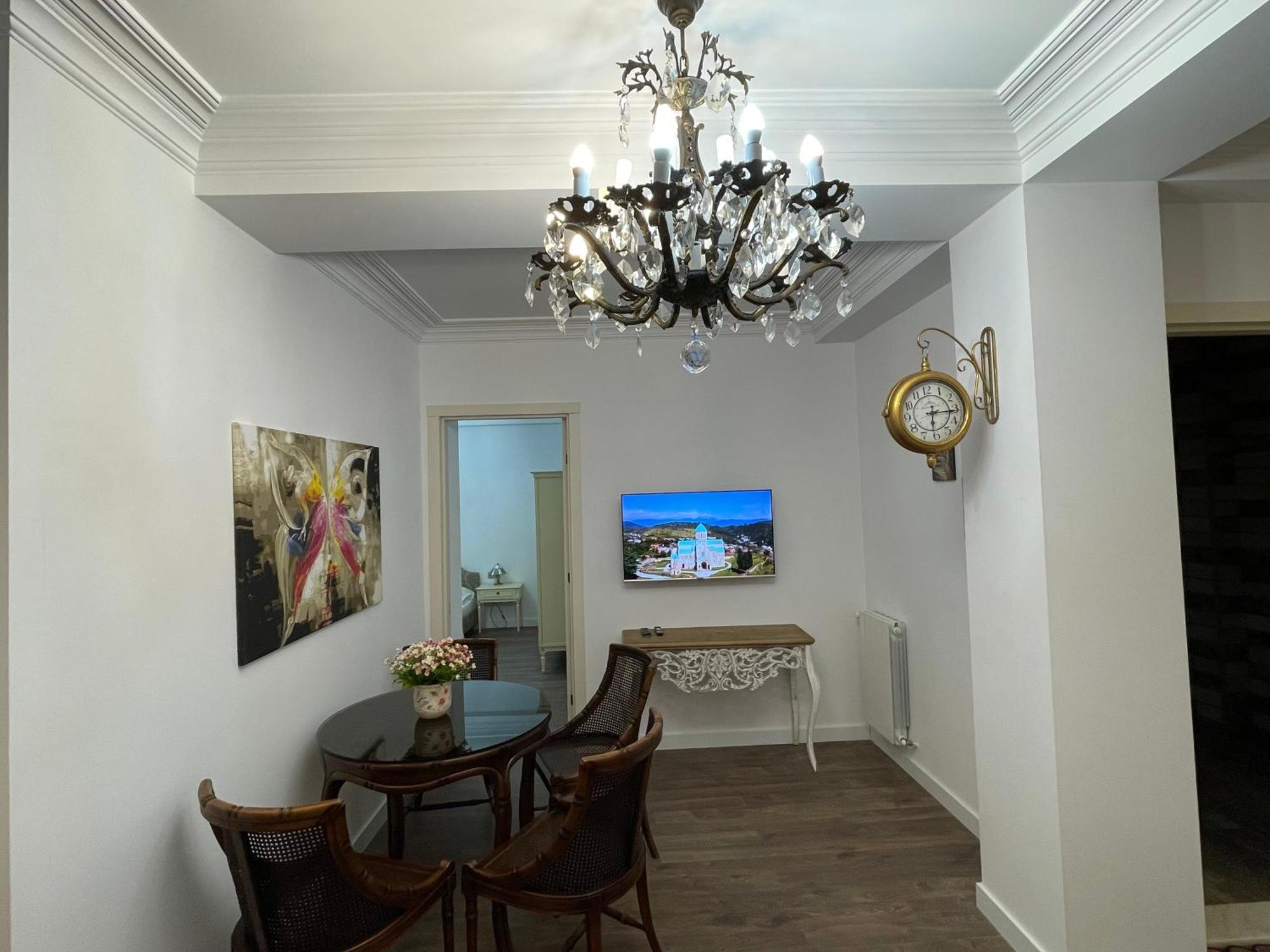 Picasso Apartment Kutaisi Bagian luar foto