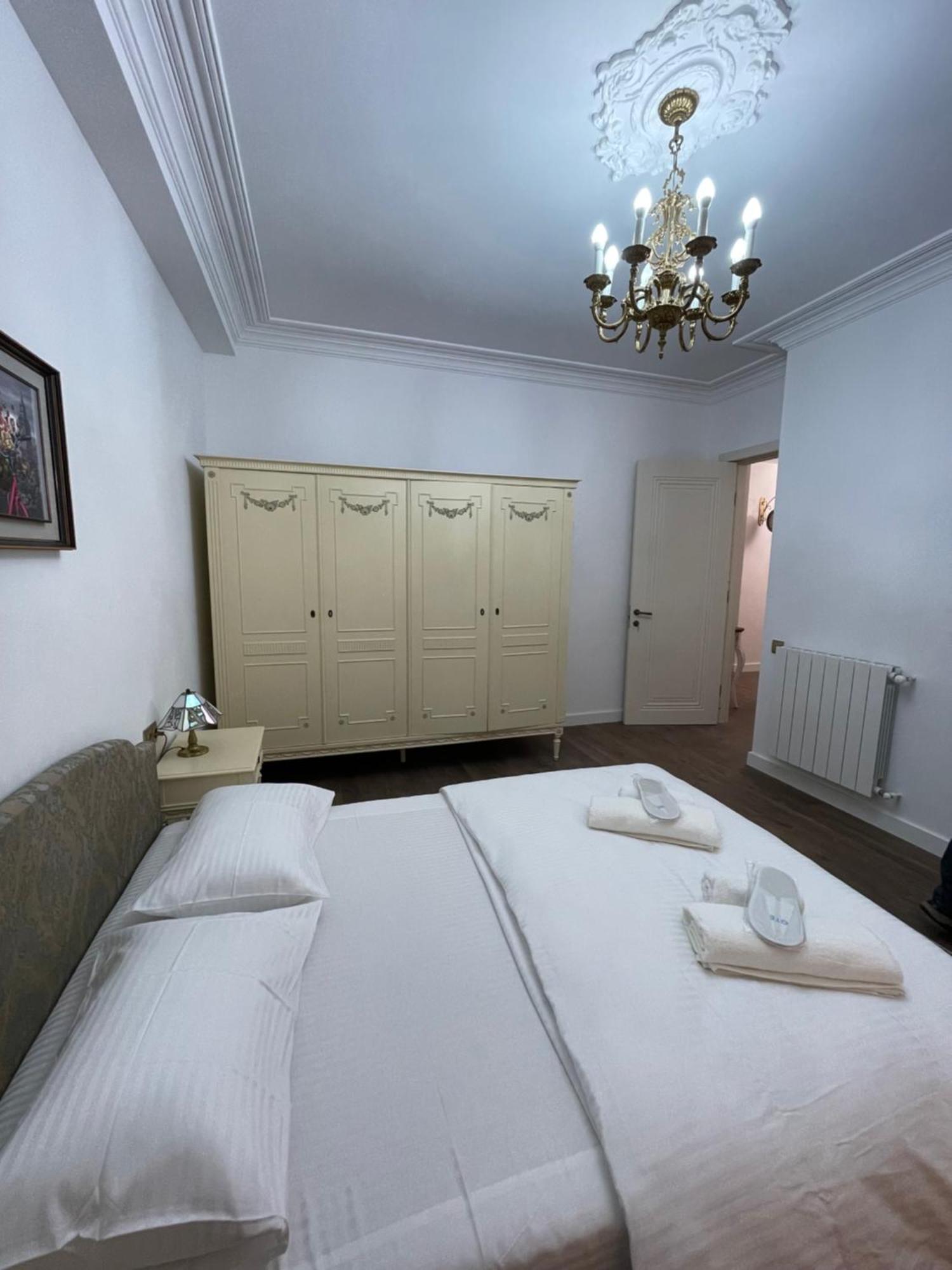 Picasso Apartment Kutaisi Bagian luar foto