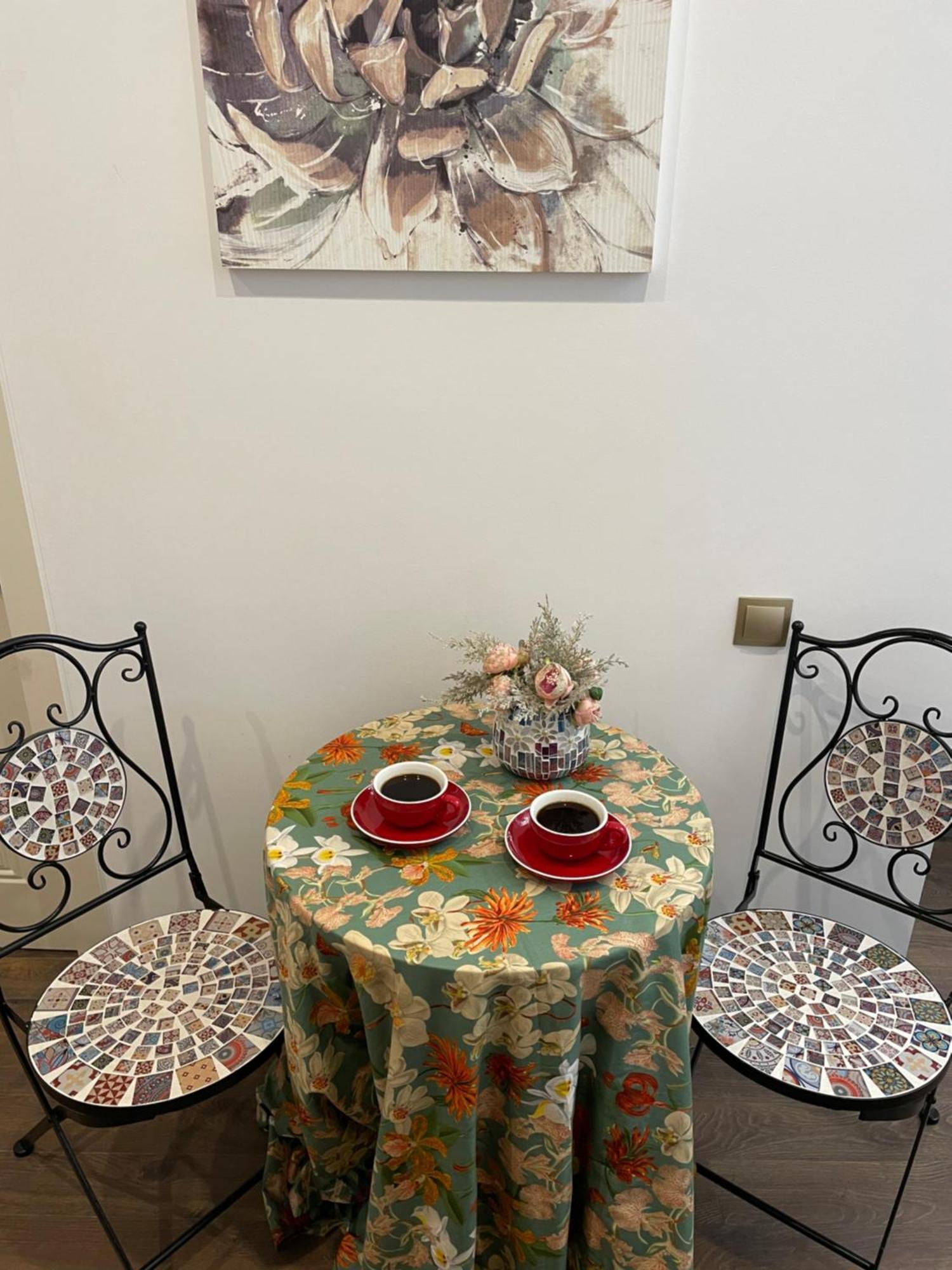 Picasso Apartment Kutaisi Bagian luar foto