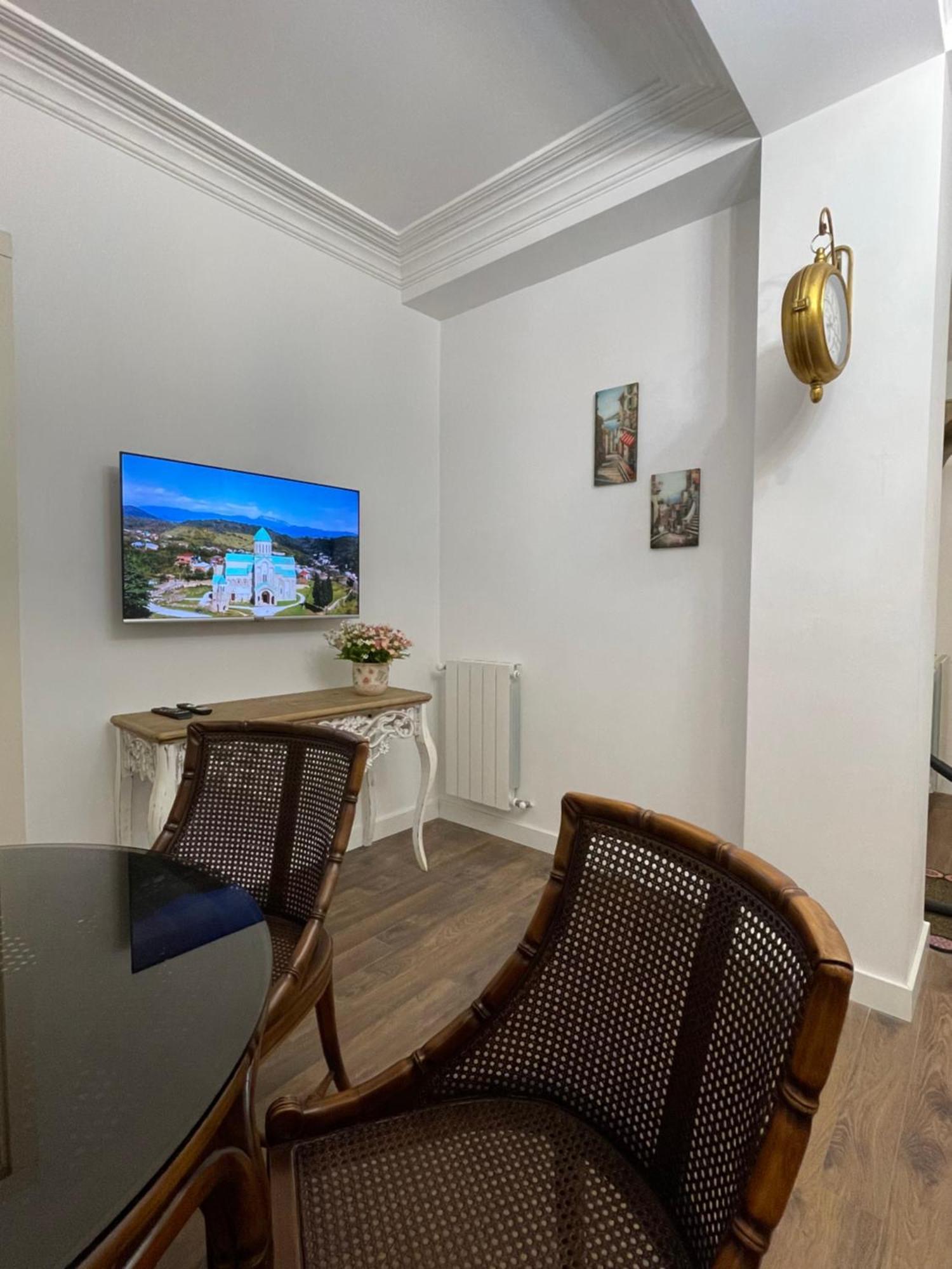 Picasso Apartment Kutaisi Bagian luar foto