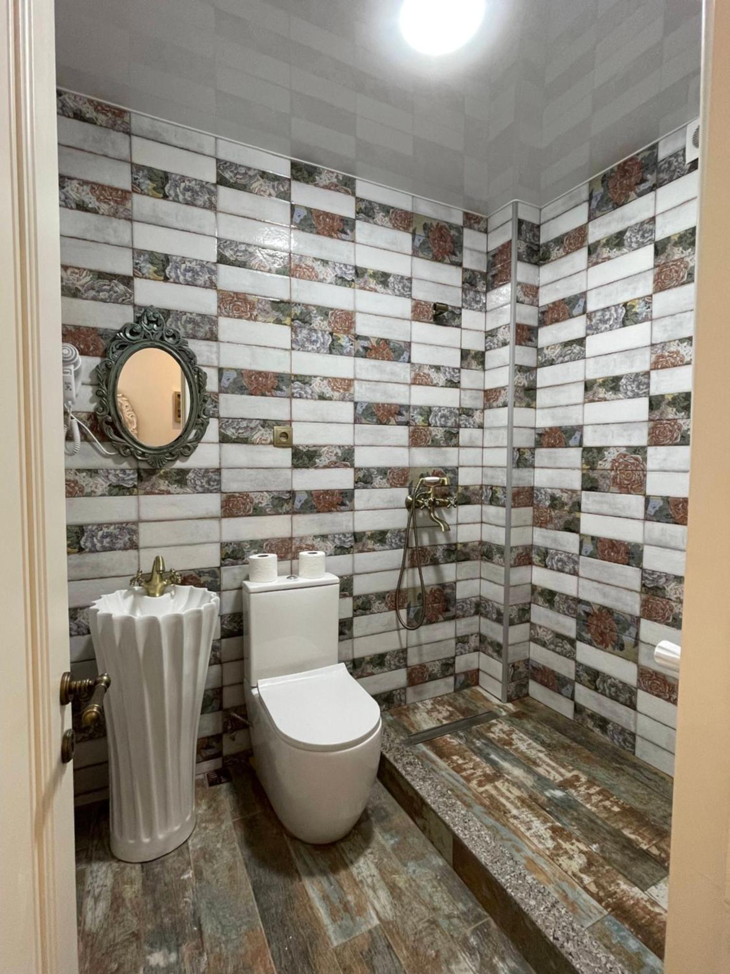 Picasso Apartment Kutaisi Bagian luar foto