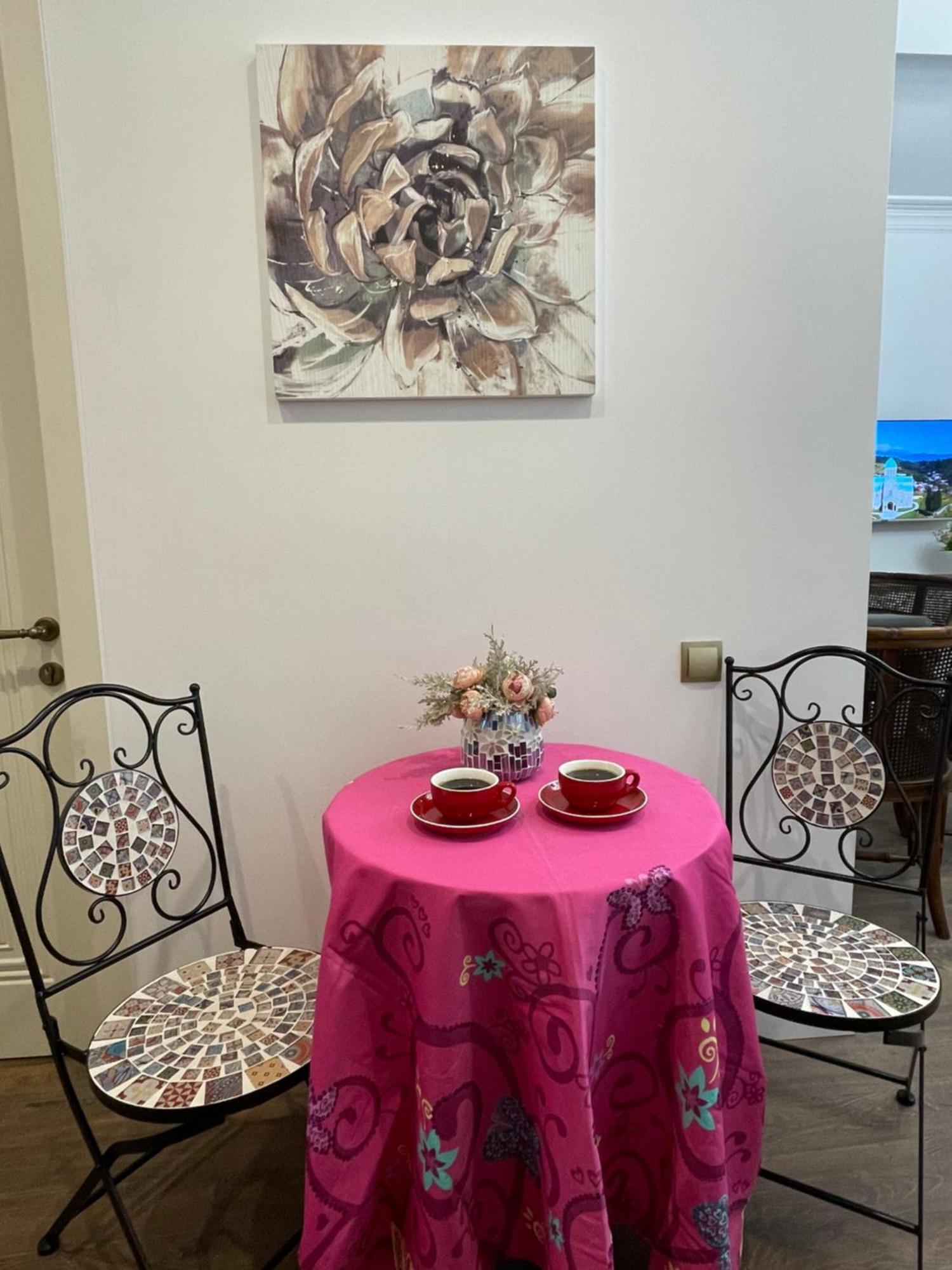 Picasso Apartment Kutaisi Bagian luar foto