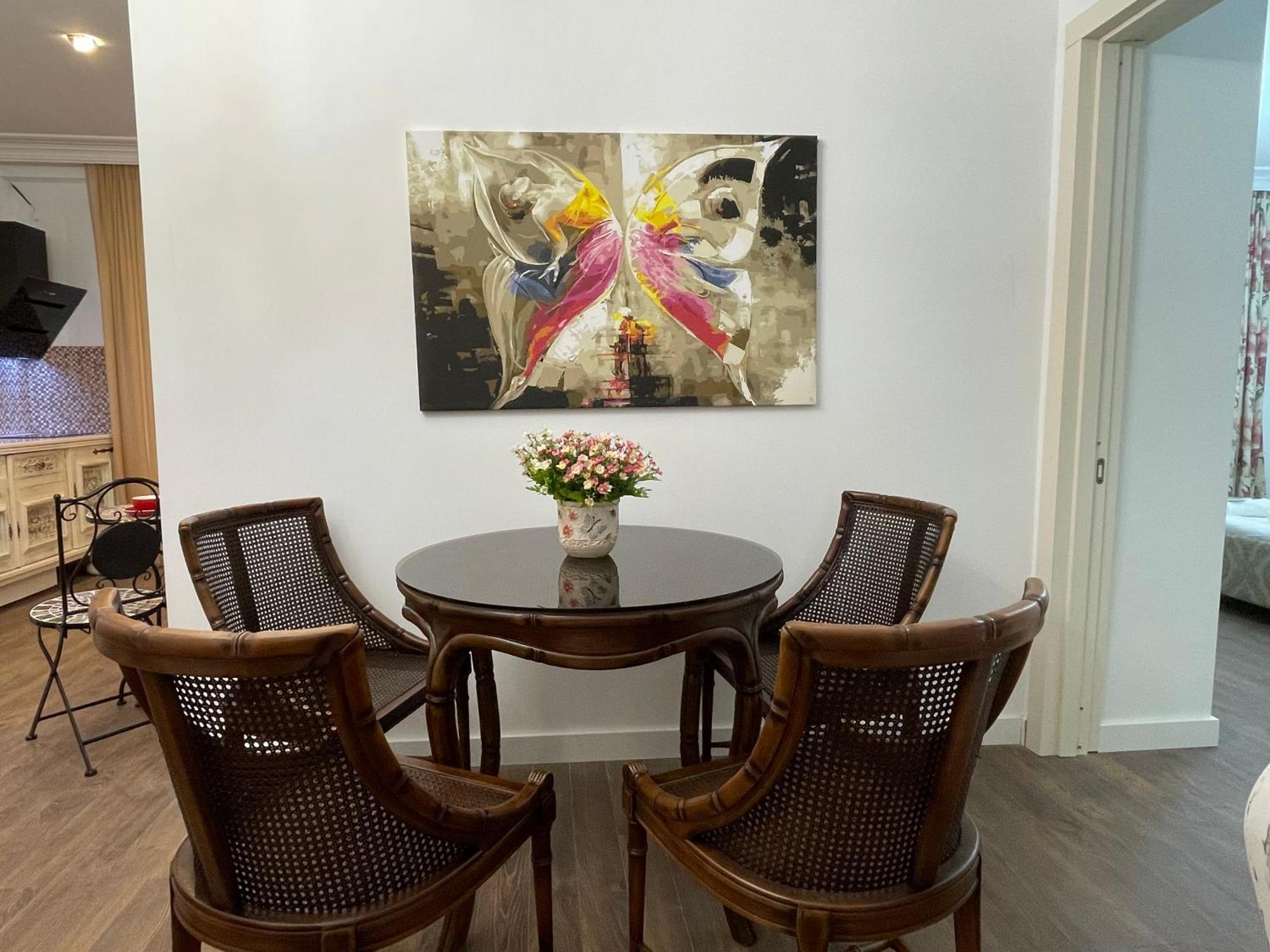 Picasso Apartment Kutaisi Bagian luar foto